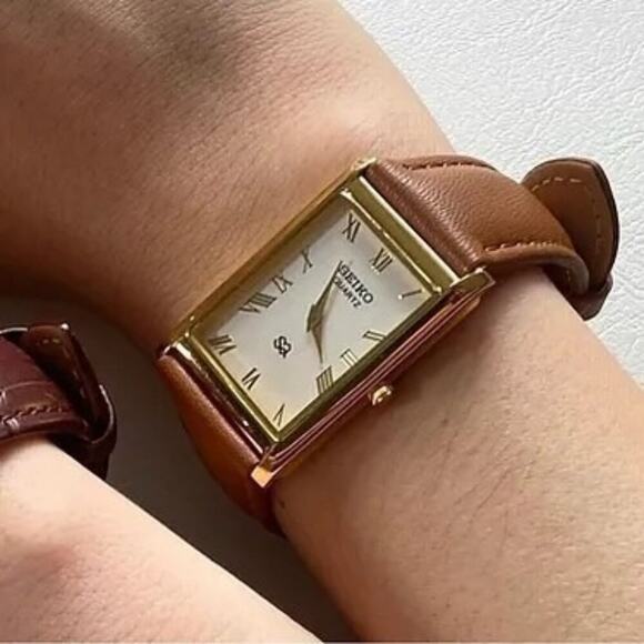 Vintage Style Seiko Quartz Mens Gold Watch & Brown accents W/ Leather Strap - Picture 2 of 4